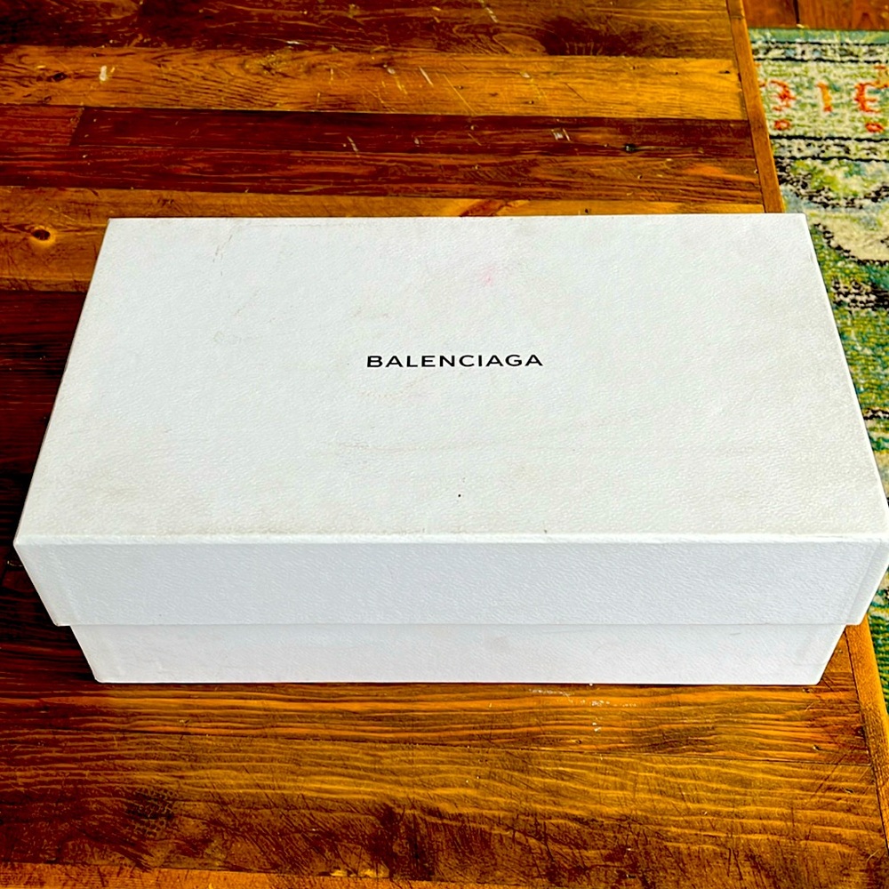 BNIB Balenciaga Sneakers 6/36